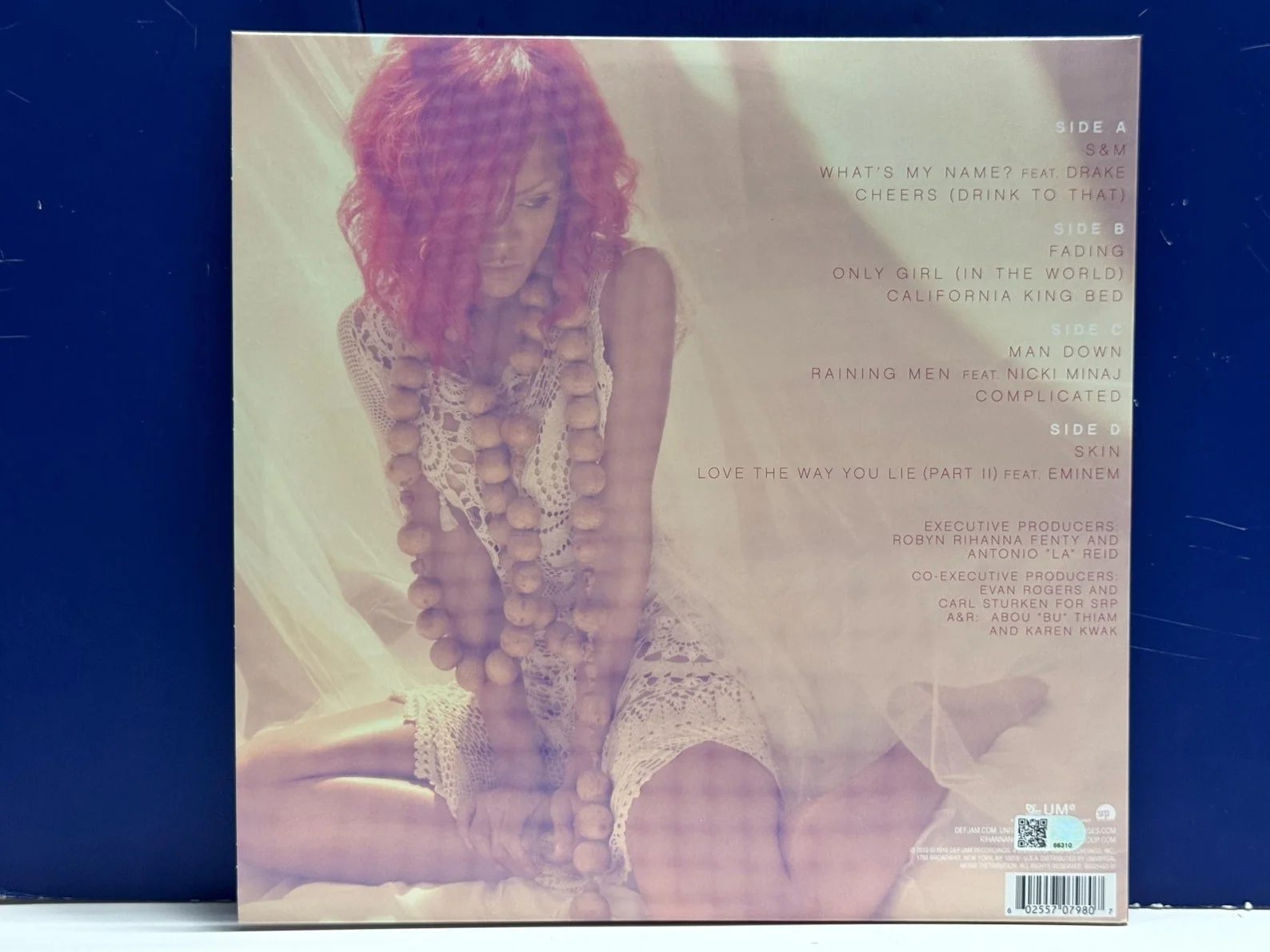 RIHANNA signed " LOUD " LP vinyl ALBUM COVER w/ AUTHENTIGRAPHCOA.com free s/h, image 4