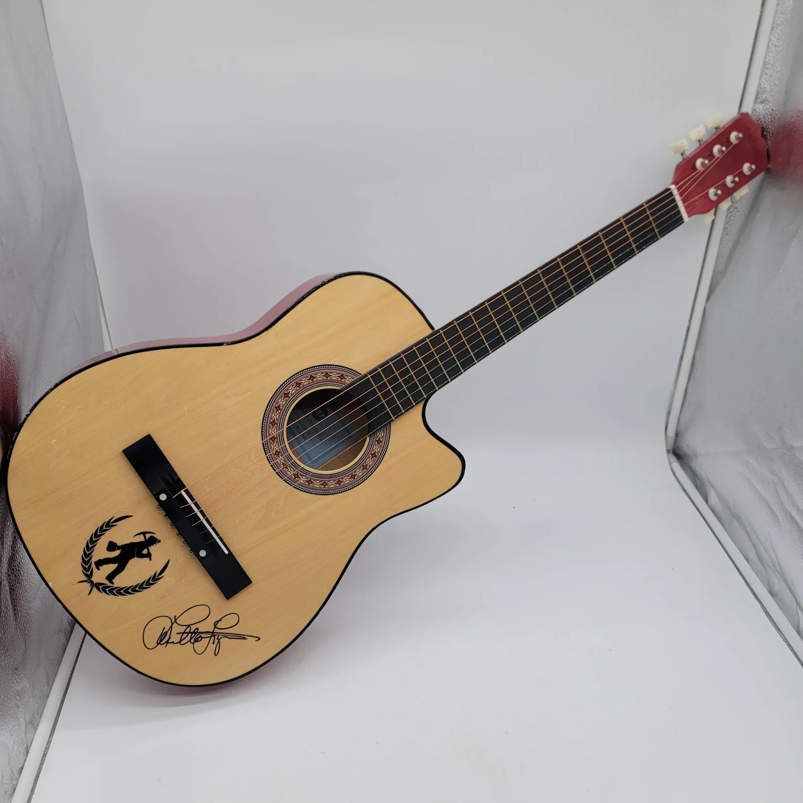 Loretta Lynn Signed Acoustic Guitar Autographed Country Music Memorabilia, image 2