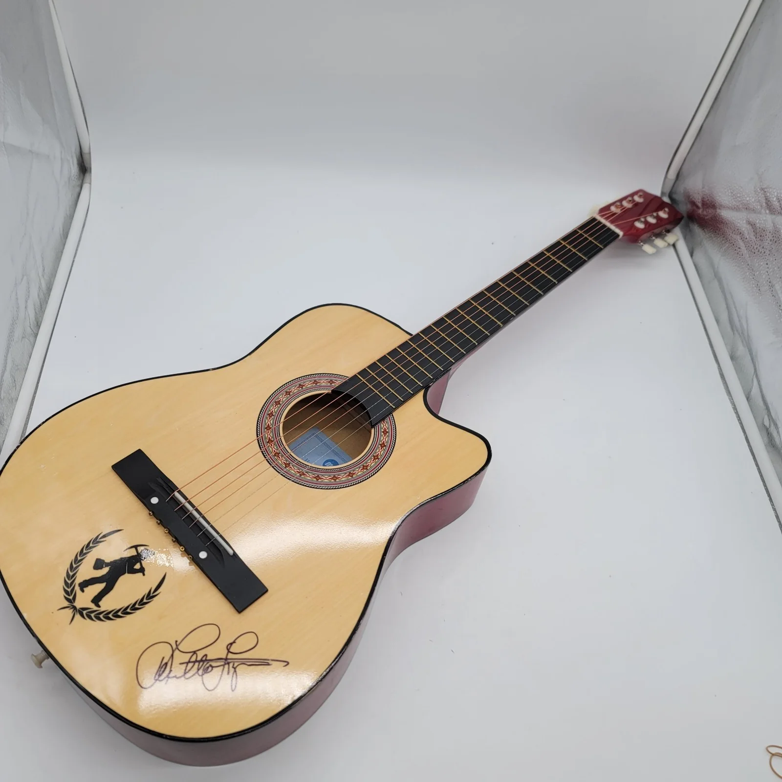 Loretta Lynn Signed Acoustic Guitar Autographed Country Music Memorabilia, image 5