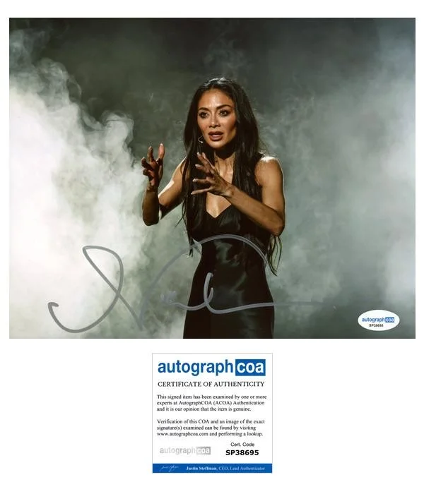 Nicole Scherzinger — Nicole Scherzinger "Sunset Blvd." AUTOGRAPH Signed 'Norma' 8x10 Photo C ACOA