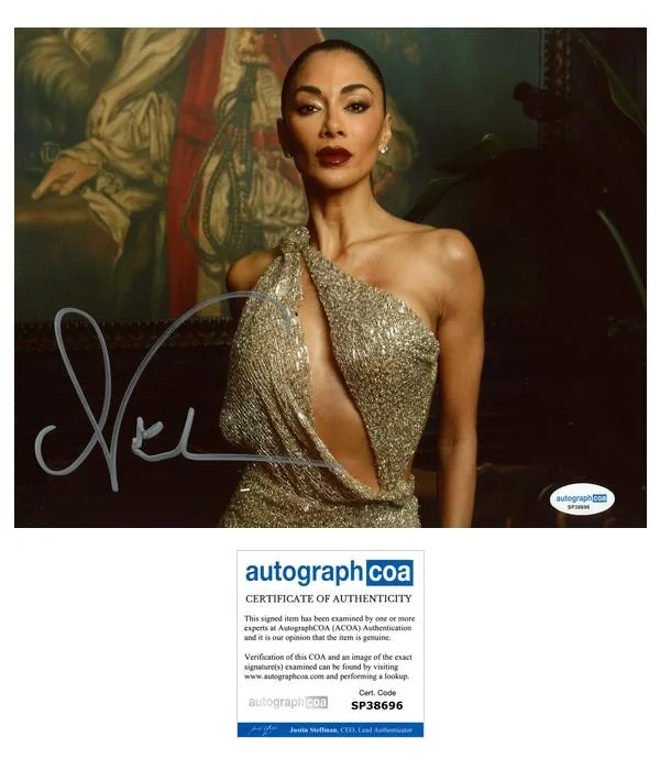 Nicole Scherzinger — Nicole Scherzinger "Sunset Blvd." AUTOGRAPH Signed 'Norma' 8x10 Photo D ACOA