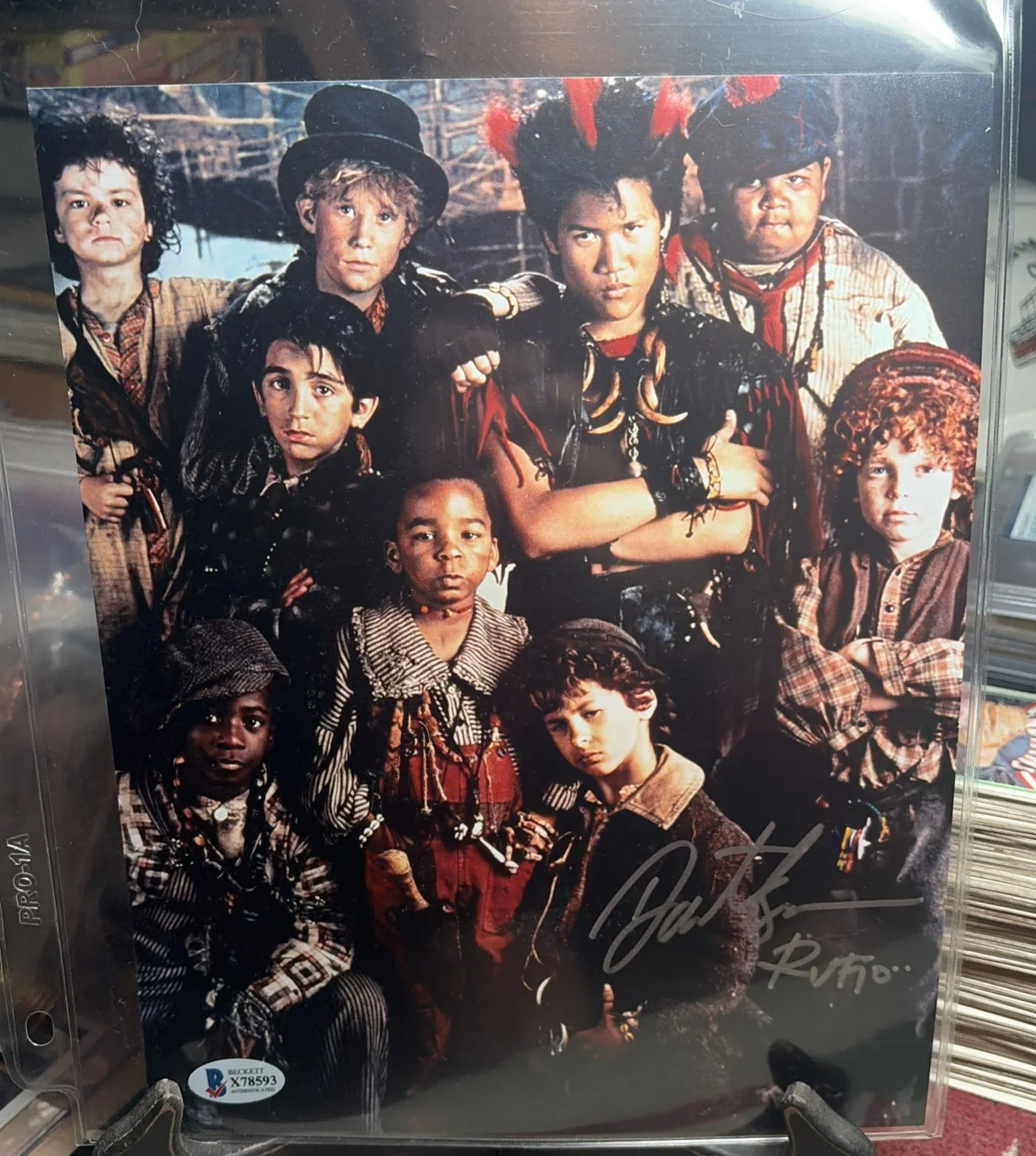 Dante, Basco — Dante Basco (Inscribed "Rufio") Signed 8x10 Lost Boys Photo - Beckett Certified, изображение 2