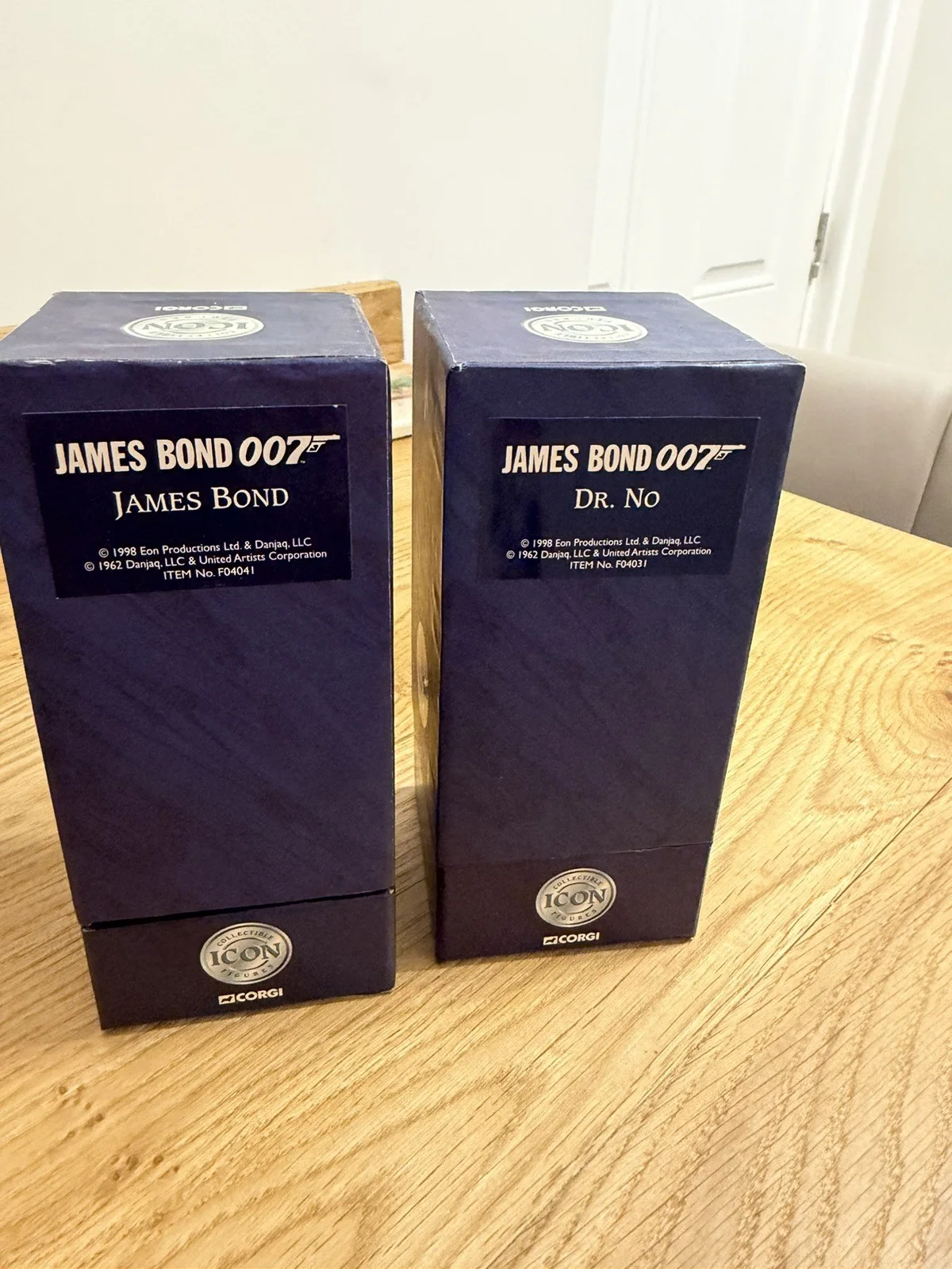 CORGI ICON James Bond 007 metal figure, boxed excellent condition MOORE F04041, изображение 3