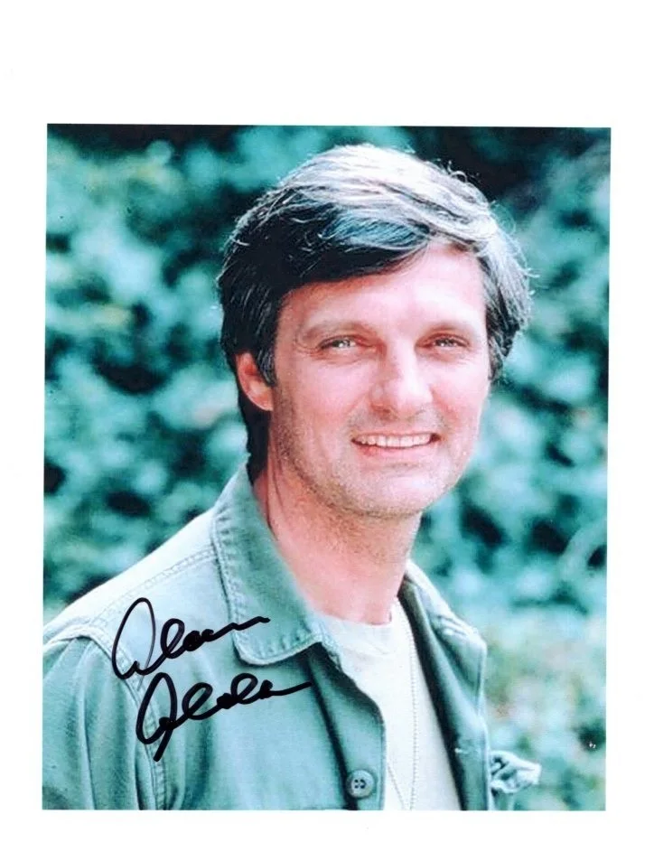 Alan Alda — ALAN ALDA Signed 5x7 M*A*S*H BENJAMIN HAWKEYE PIERCE Photo w/ Hologram COA