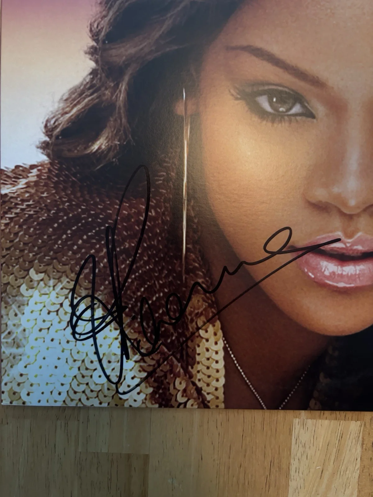 RIHANNA SIGNED AUTOGRAPHED MUSIC OF THE SUN RECORD ALBUM VINYL JSA LOA, изображение 3