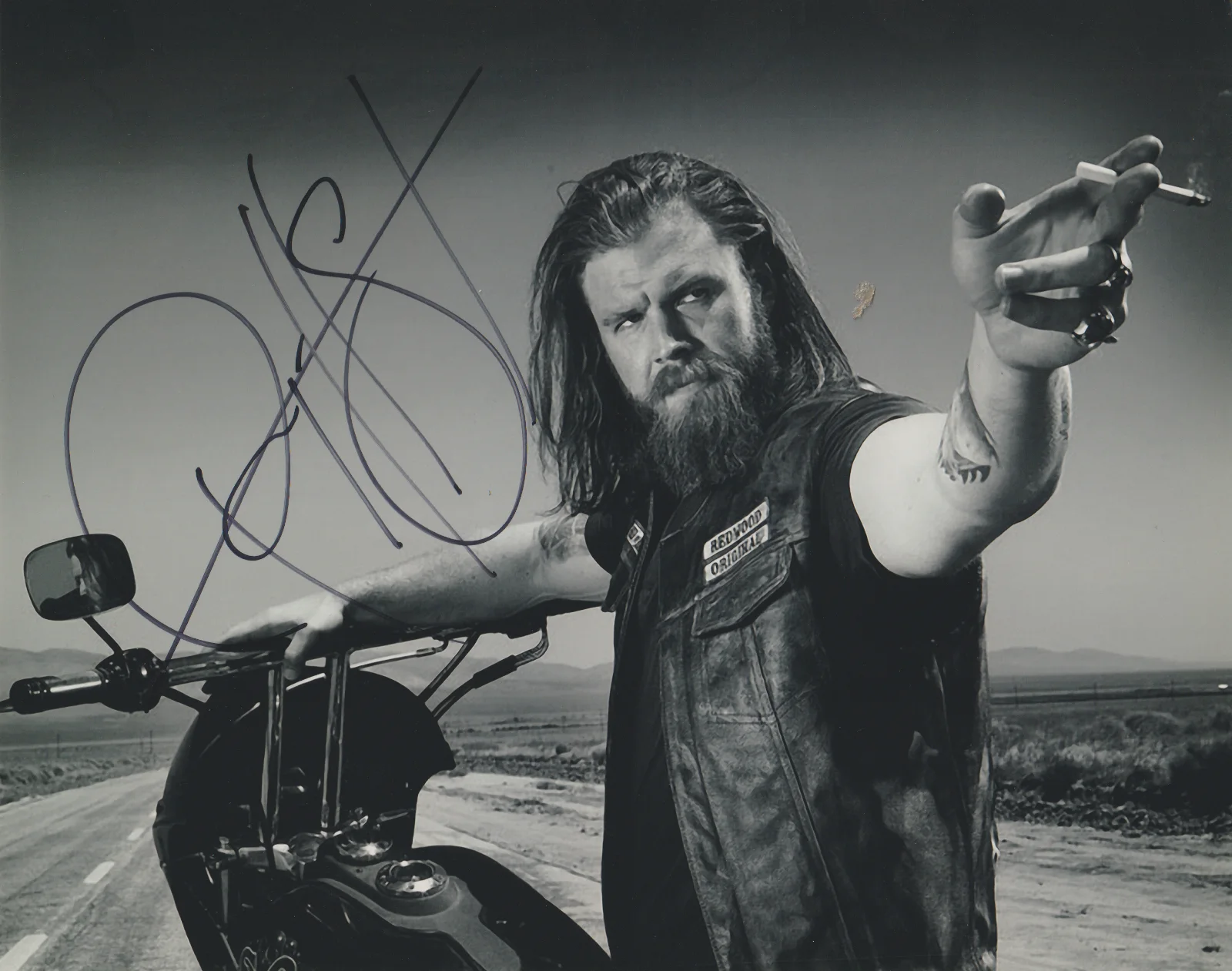 RYAN HURST — RYAN HURST SONS OF ANARCHY SIGNED 10X8 B&W PHOTO AUTOGRAPH HARRY OPIE WINSTON