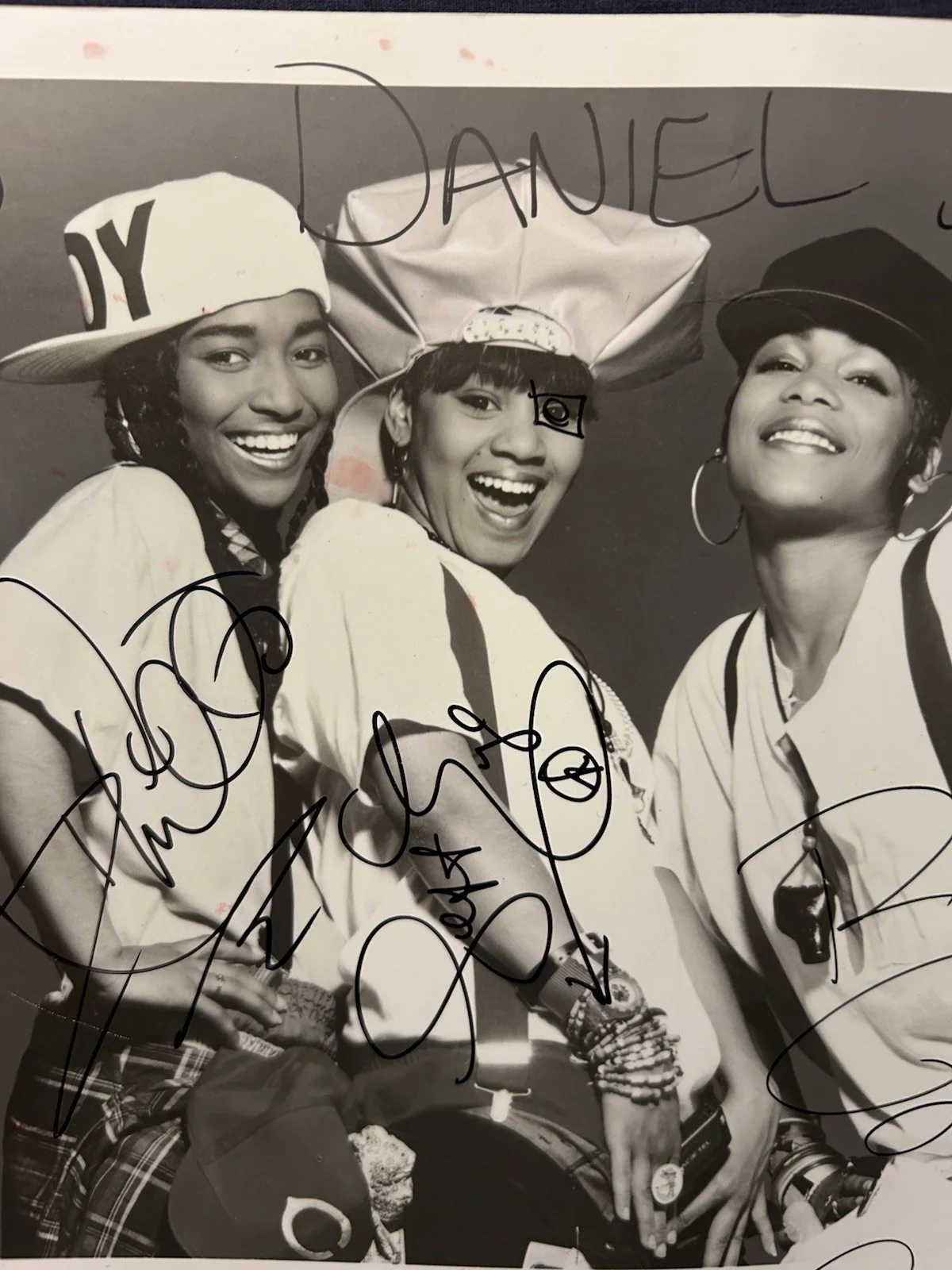 ~1991 Rare SIGNED TLC 8x10 Photo All Three Autographs T-Box Left Eye Chilli R&B, image 4