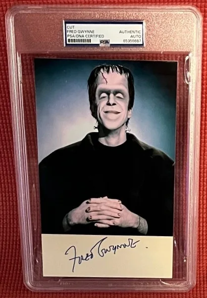Fred Gwynne — PSA/DNA slabbed signed FRED GWYNNE autographed HERMAN MUNSTER 5"x 7" Photo CUT