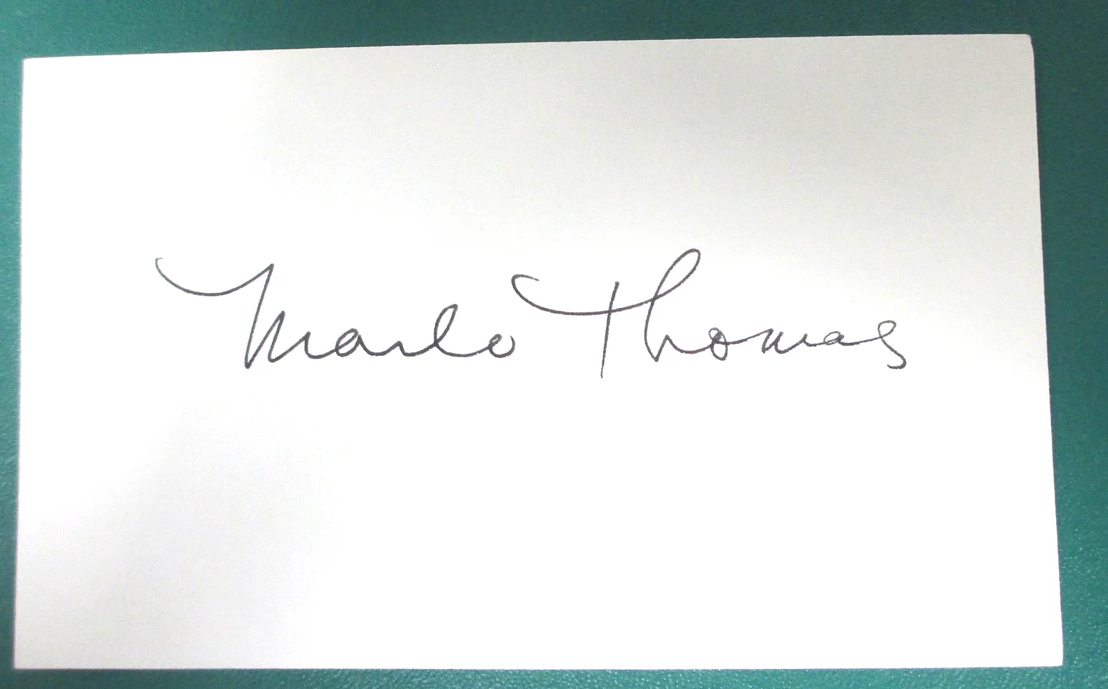 Marlo Thomas — MARLO THOMAS (That Girl) Autograph on 3 X 5 card JDA #3