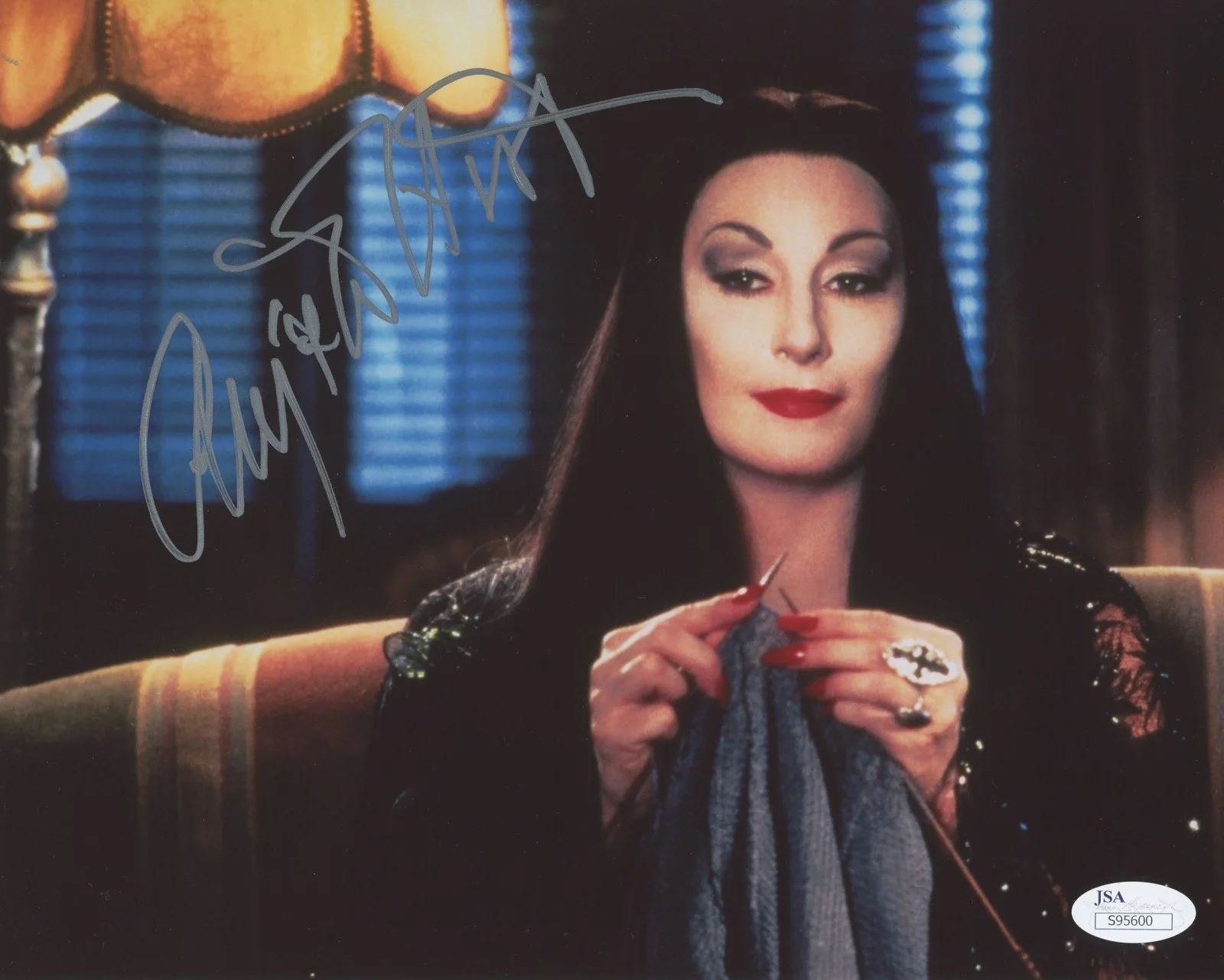 Angelica Huston — ANGELICA HUSTON SIGNED/AUTOGRAPHED THE ADDAMS FAMILY 8X10 PHOTO - JSA