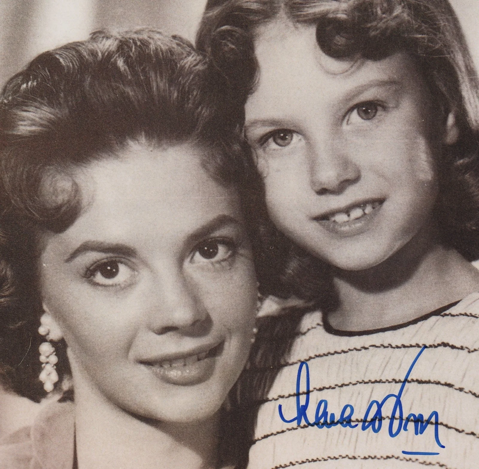 LANA WOOD hand-signed NATALIE WOOD 8x10 w/ uacc rd coa BEAUTIFUL SISTERS CLOSEUP, изображение 2