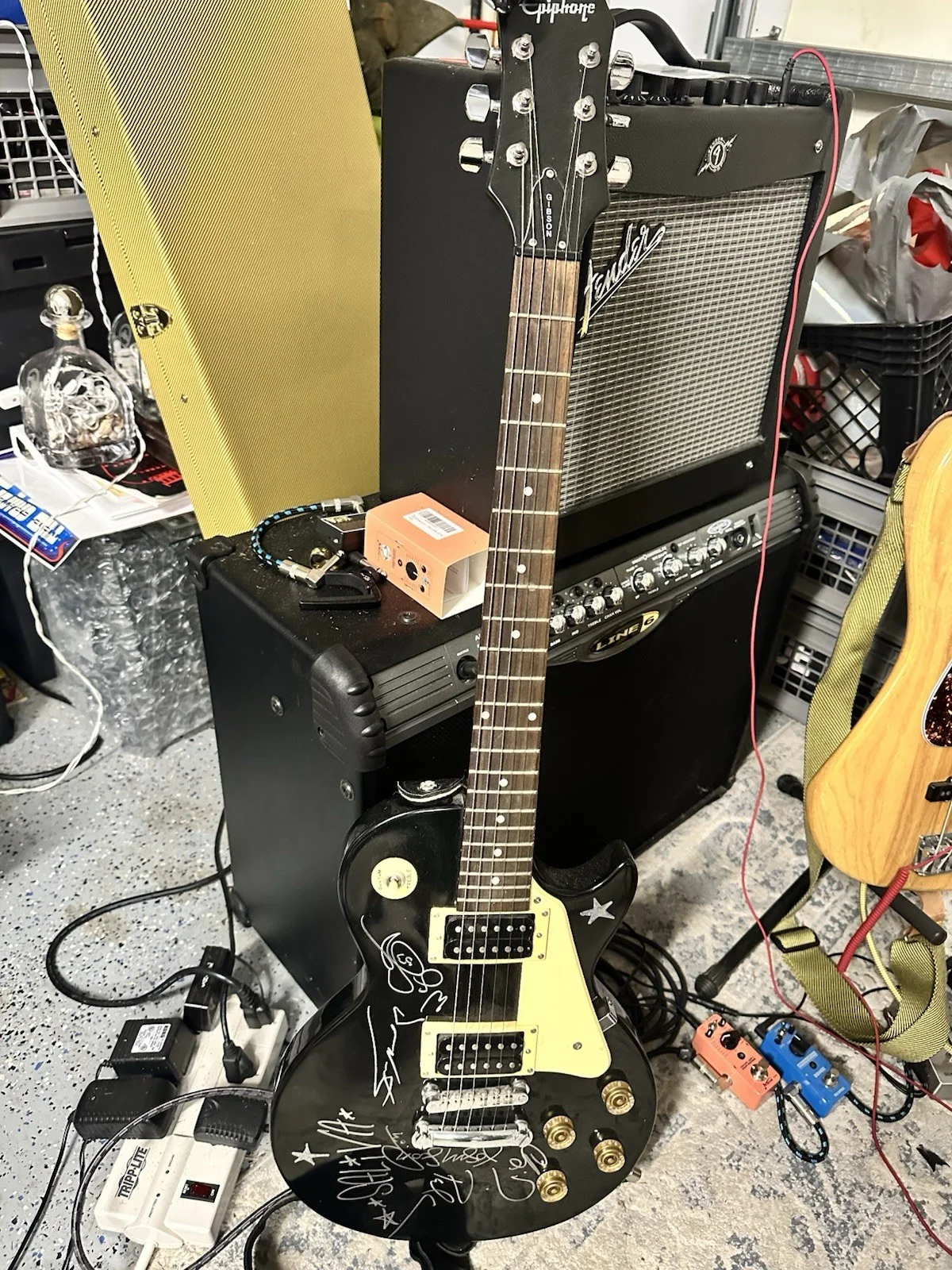 Epiphone Les Paul Black Electric Guitar Signed by original members of Saliva., изображение 3