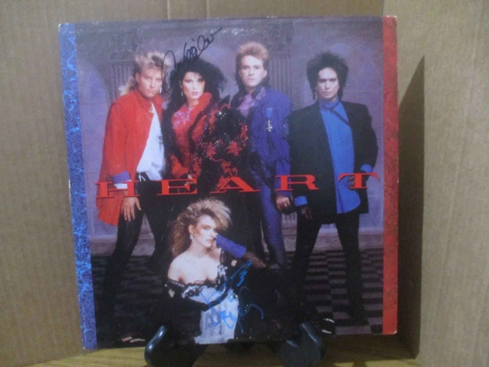 HEART JSA CERTIFIED AUTHENTIC AUTOGRAPHED/SIGNED HEART ALBUM ANN & NANCY WILSON, image 2