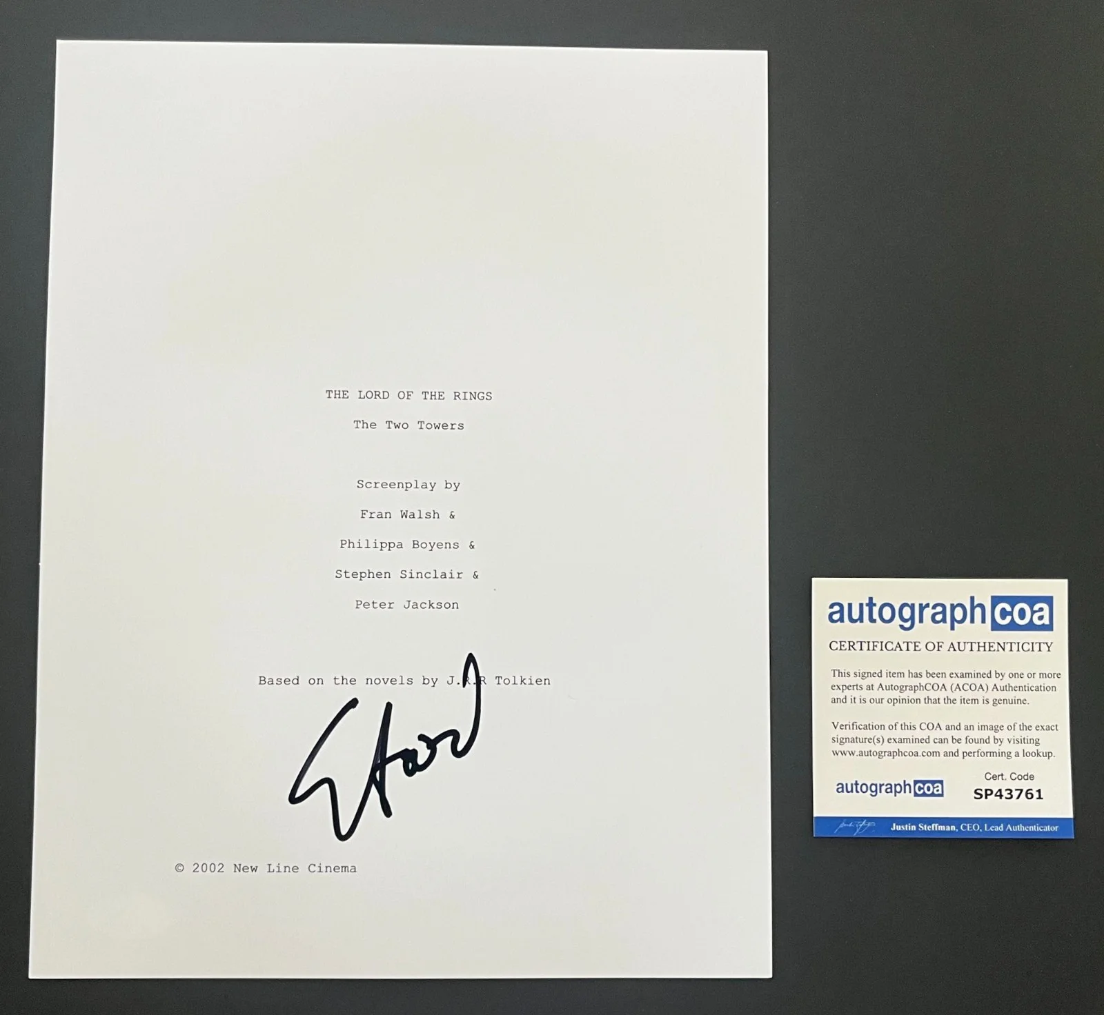 ELIJAH WOOD SIGNED THE LORD OF THE RINGS THE TWO TOWERS SCRIPT w/EXACT PROOF COA, image 2