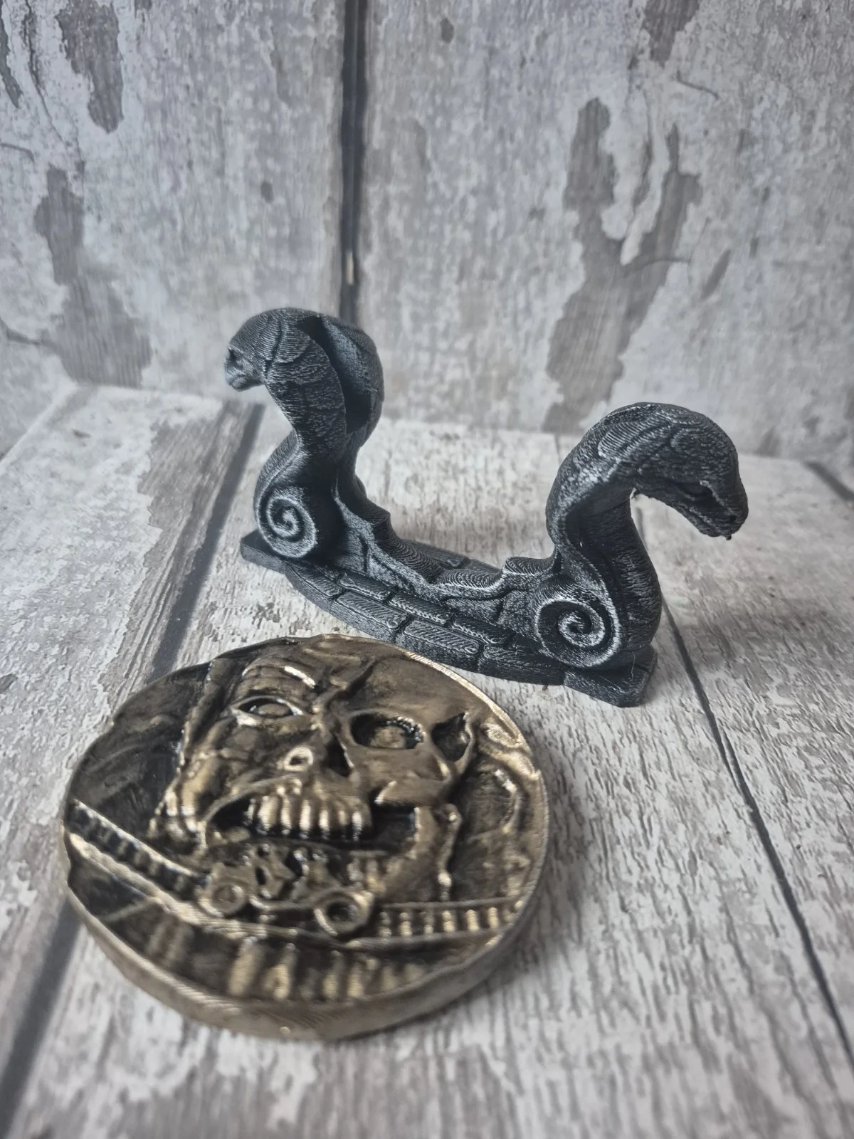 Indiana Jones Maraglyph Decoder Coin and stand, image 3