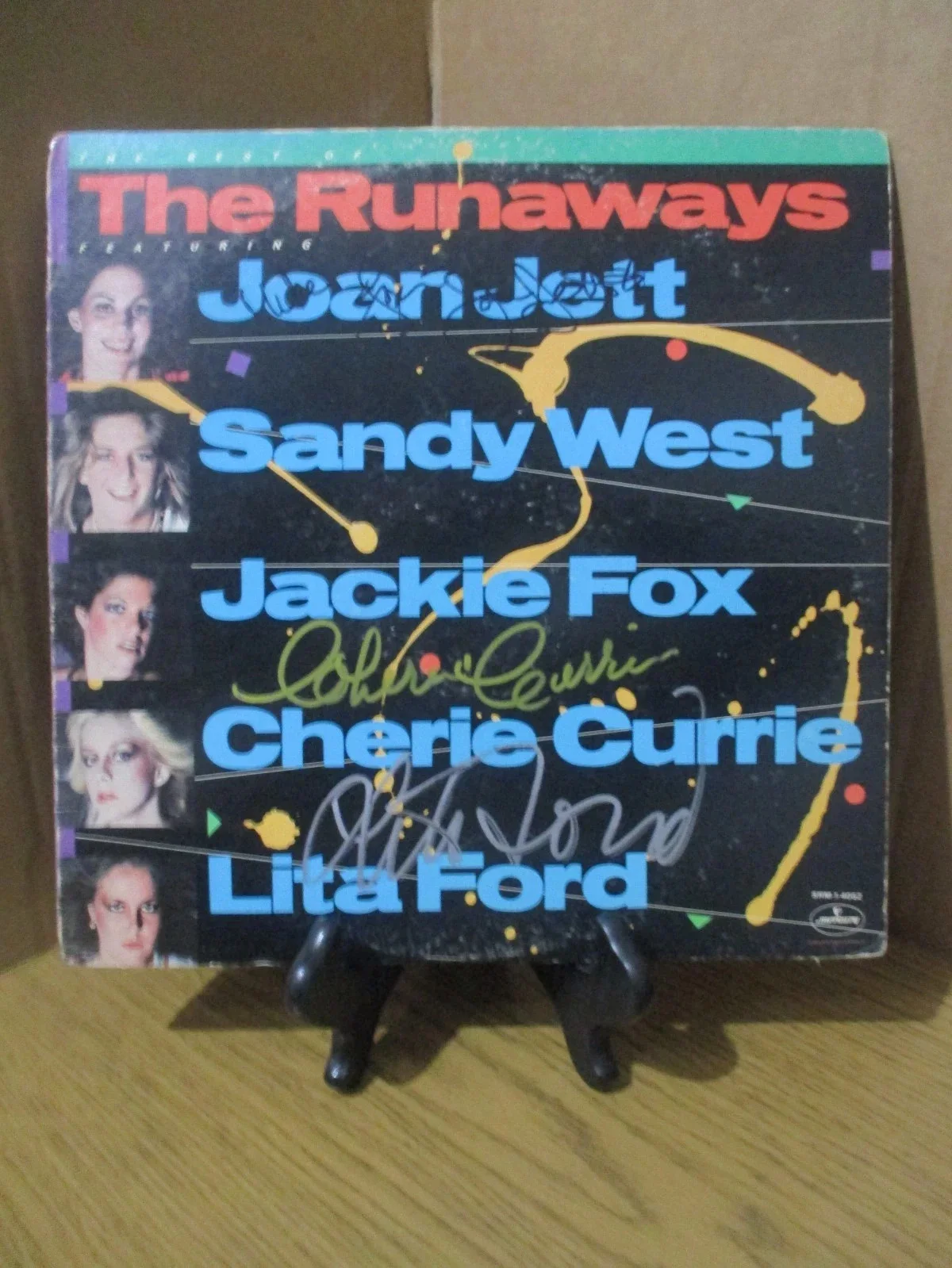 THE RUNAWAYS AUTHENTIC SIGNED/AUTOGRAPHED ALBUM LITA FORD JOAN JETT + 1---JSA, image 2