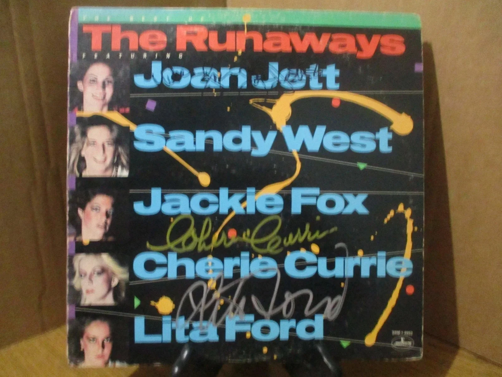 THE RUNAWAYS AUTHENTIC SIGNED/AUTOGRAPHED ALBUM LITA FORD JOAN JETT + 1---JSA, image 3