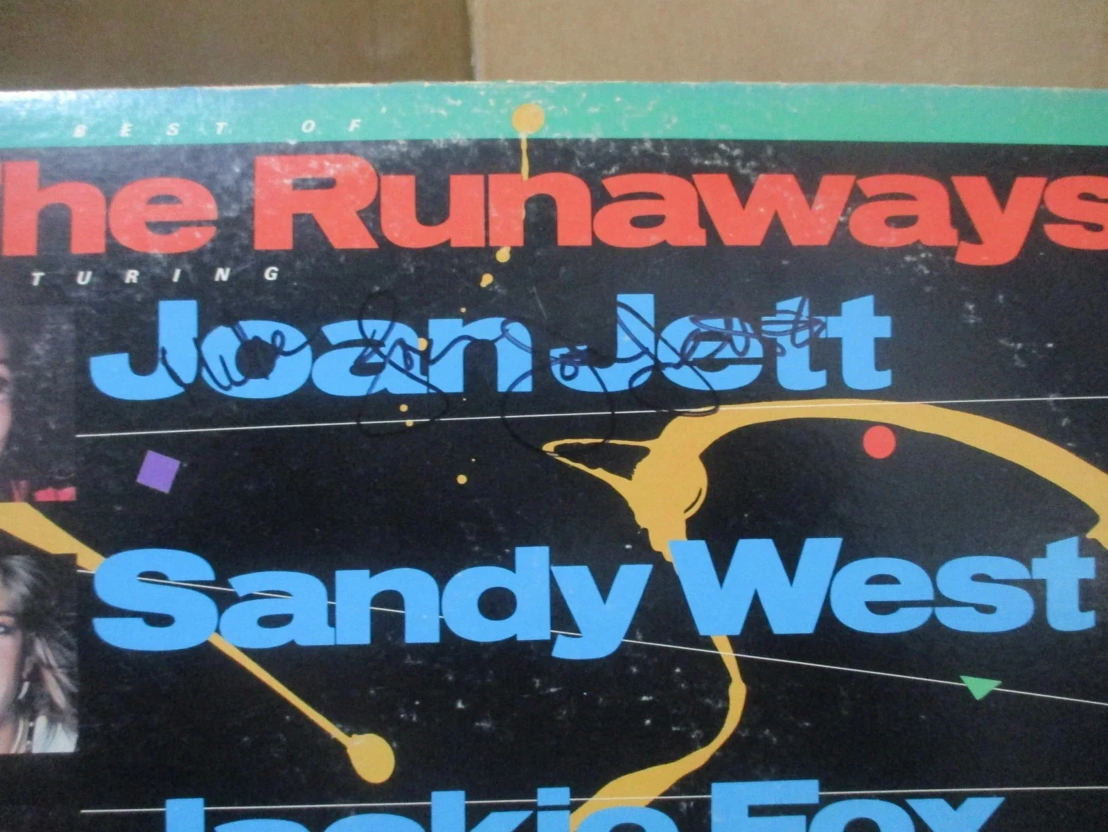 THE RUNAWAYS AUTHENTIC SIGNED/AUTOGRAPHED ALBUM LITA FORD JOAN JETT + 1---JSA, image 4