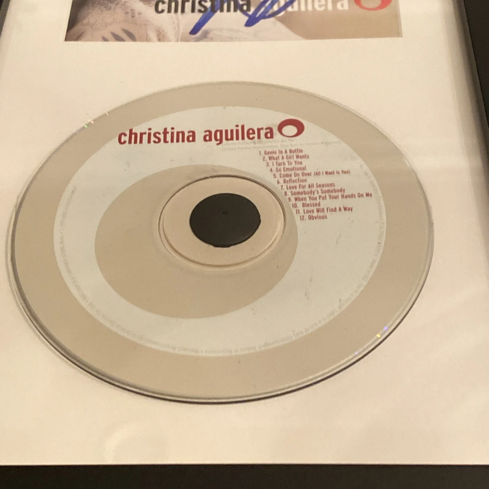 Christina Aguilera Signed + Framed Self-Titled CD Booklet! 7.69"X13.13". JSA COA, изображение 4