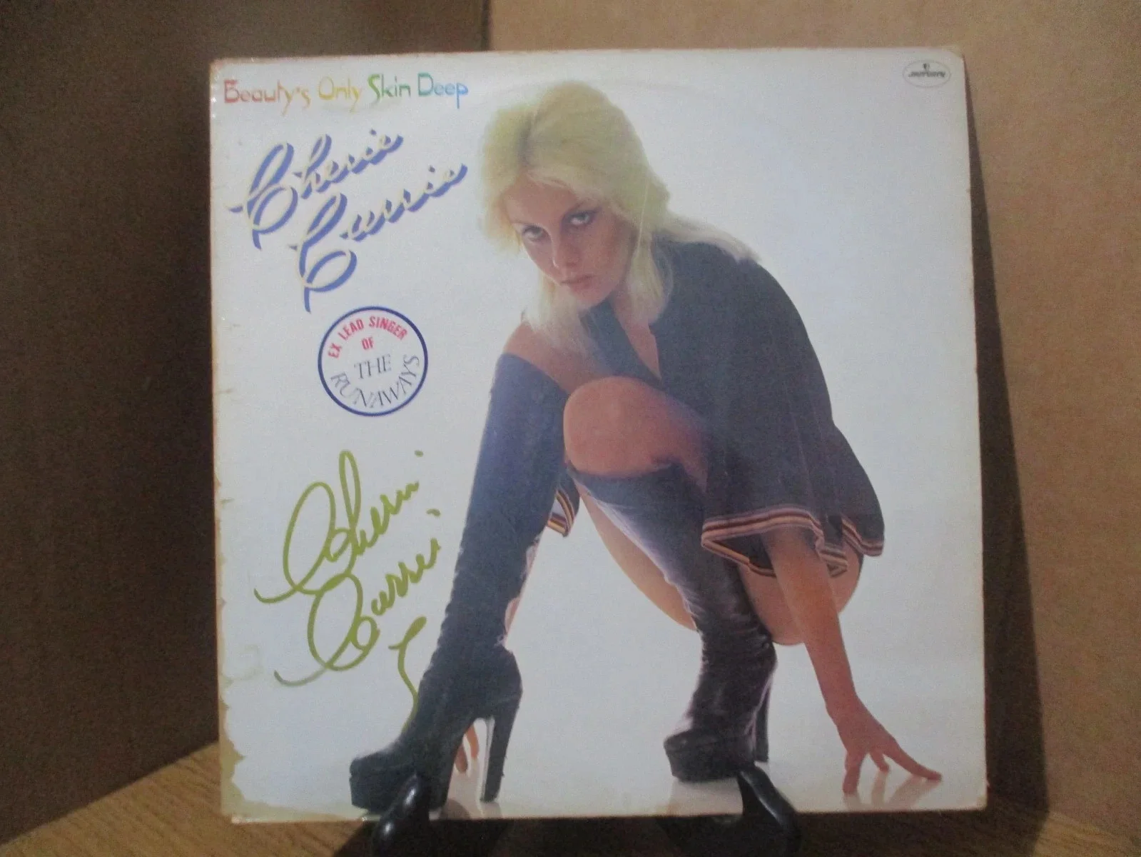 CHERIE CURRIE (THE RUNAWAYS) AUTHENTIC SIGNED/AUTOGRAPHED VINYL RECORD-JSA, image 2
