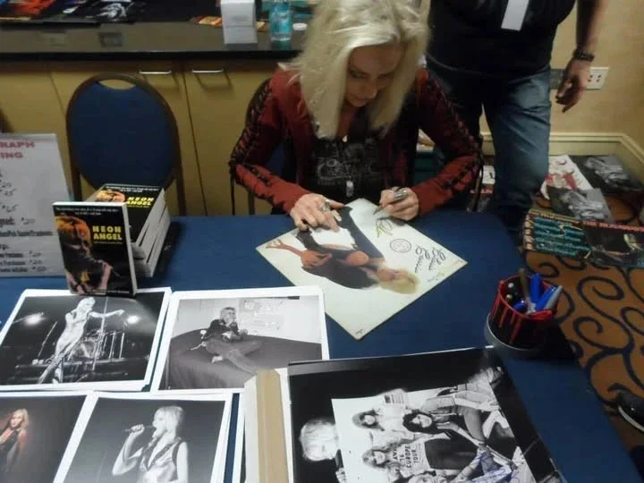 CHERIE CURRIE (THE RUNAWAYS) AUTHENTIC SIGNED/AUTOGRAPHED VINYL RECORD-JSA, image 3