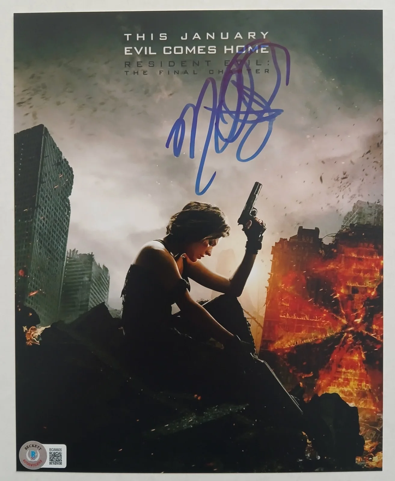 Milla Jovovich — Milla Jovovich Signed 8x10 Photo - Beckett BAS Autograph, изображение 2