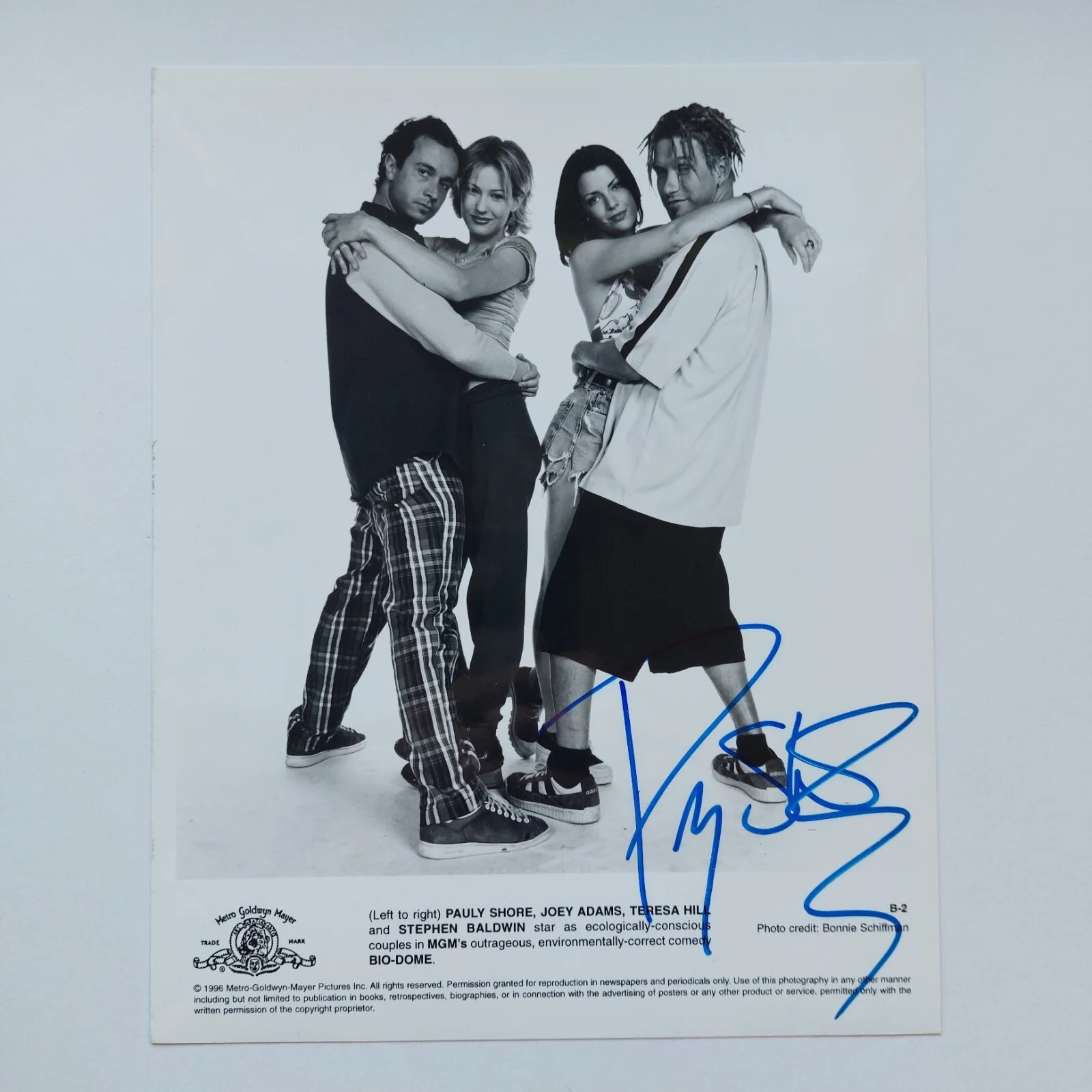 Pauly Shore — Pauly Shore Signed 8x10 Photo (Bio-Dome, Encino Man, Son in Law)
