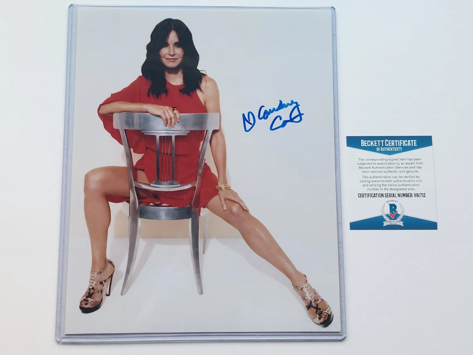 Courteney Cox — Courteney Cox SIGNED 8x10 Photo Beckett COA Friends Autographed