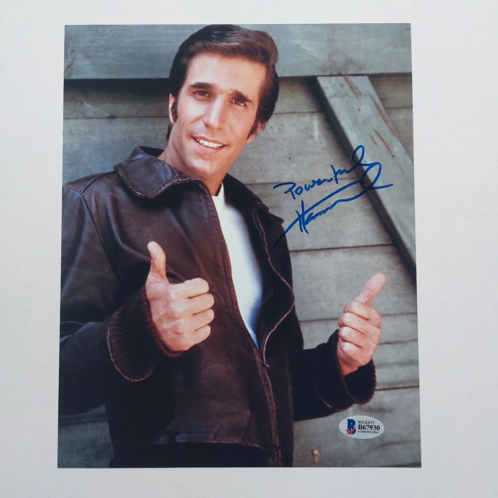 Henry Winkler — Henry Winkler Signed 8X10 Photo Fonzie Happy Days Beckett BAS Holo Powerful, изображение 2