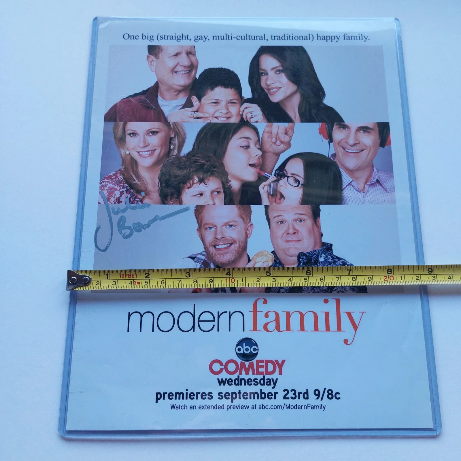 Julie Bowen — Julie Bowen Actress Autographed 8.5X11 Photograph Modern Family Claire Dunphy, изображение 4