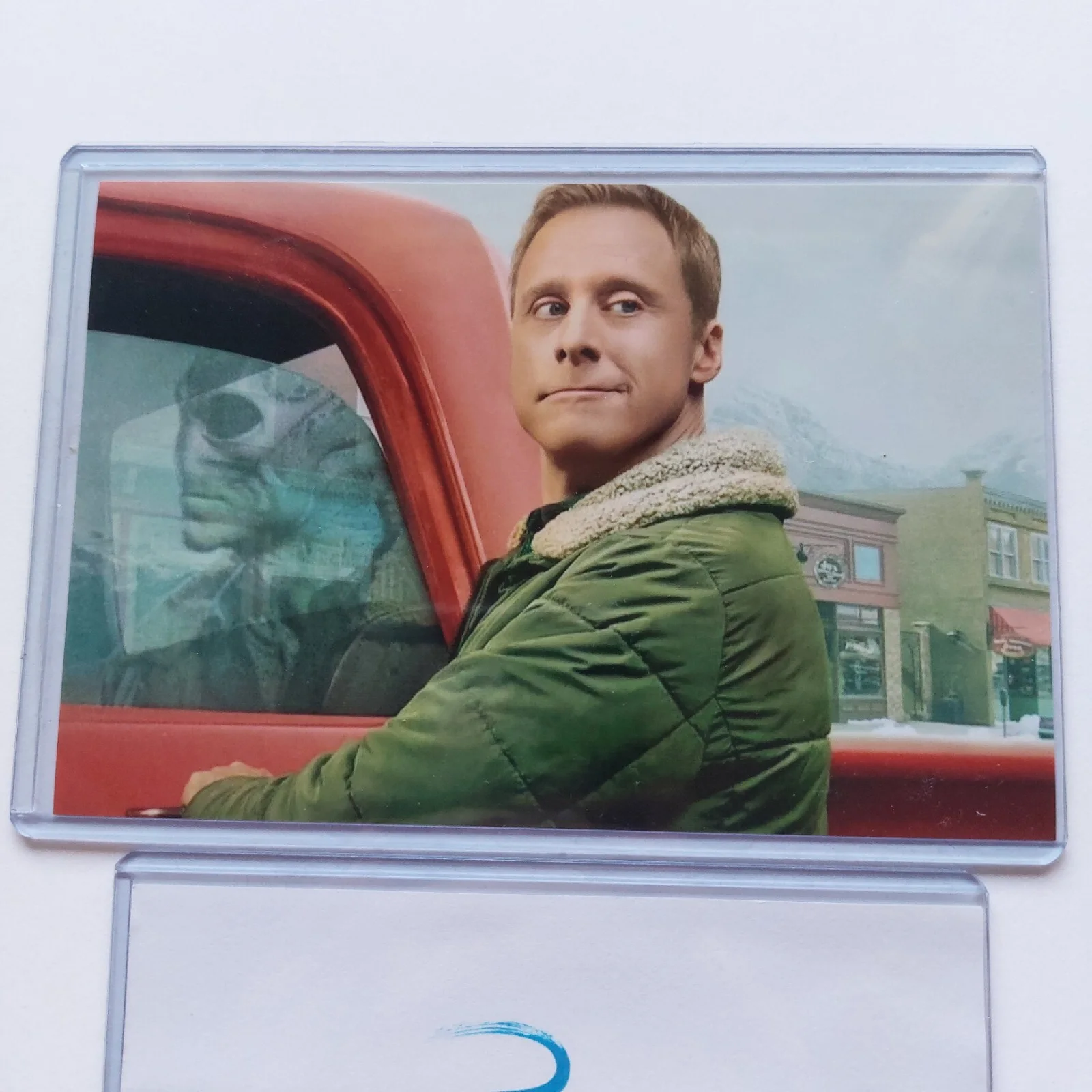 Alan Tudyk — Alan Tudyk Signed 3x5 Index Card (Rogue One: A Star Wars Story, Resident Alien), image 3