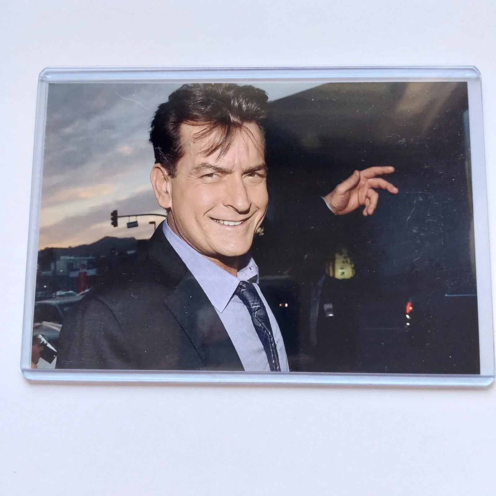 Charlie Sheen — Charlie Sheen SIGNED Index Card (Two and a half Men, Wall Street, Hot Shots), image 3