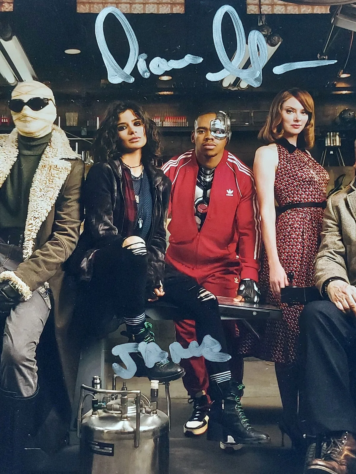 DIANE GUERRERO — Doom Patrol cast Diane Guerrero signed 8x10 Photo JSA COA "Crazy Jane" OISNB, изображение 3