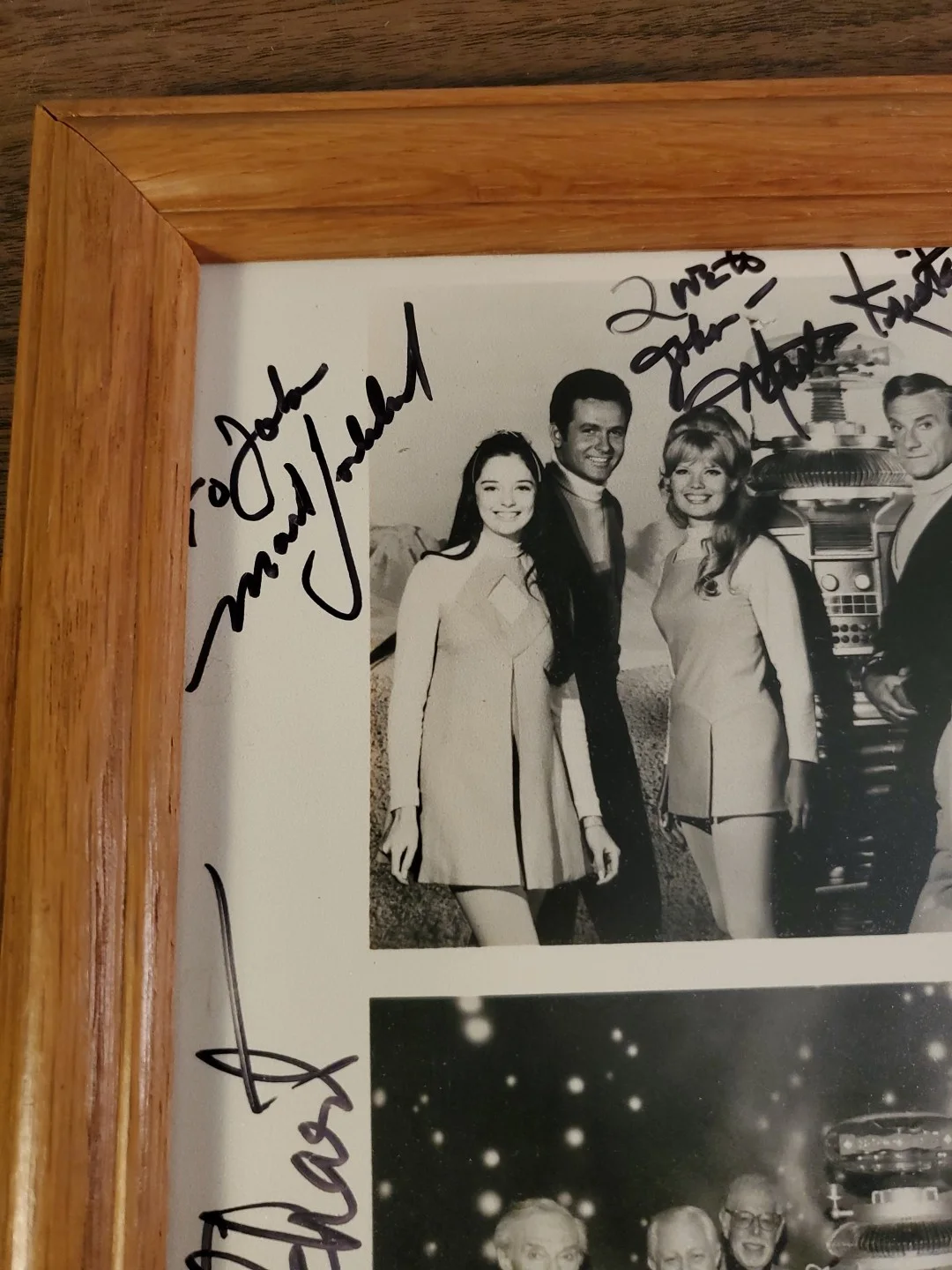6 signatures — Lost In Space TV Show Cast Autographed 30th anniversary Photo 1995 6 signatures, изображение 2