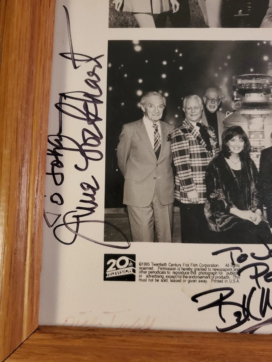 6 signatures — Lost In Space TV Show Cast Autographed 30th anniversary Photo 1995 6 signatures, изображение 5