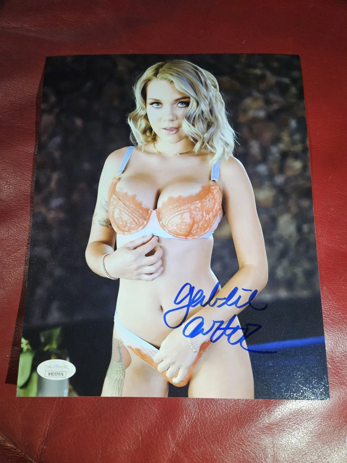Gabbie Carter — Gabbie Carter (Adult Film Star) JSA CERTIFIED Signed Autograhped 8x10 Photo