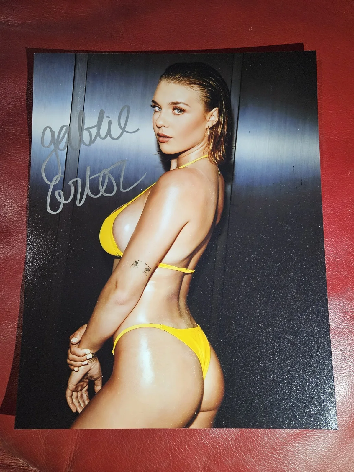 Gabbie Carter — Gabbie Carter (Adult Film Star) Signed Autograhped 8x10 Photo