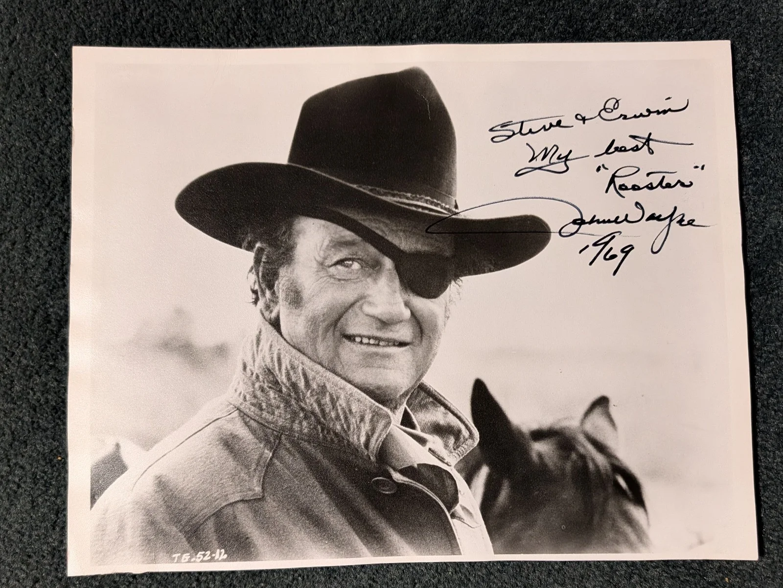 John Wayne — RAREST on eBay!! JOHN WAYNE autographed HAND-SIGNED PHOTO as ROOSTER!! w/ LETTER, изображение 2