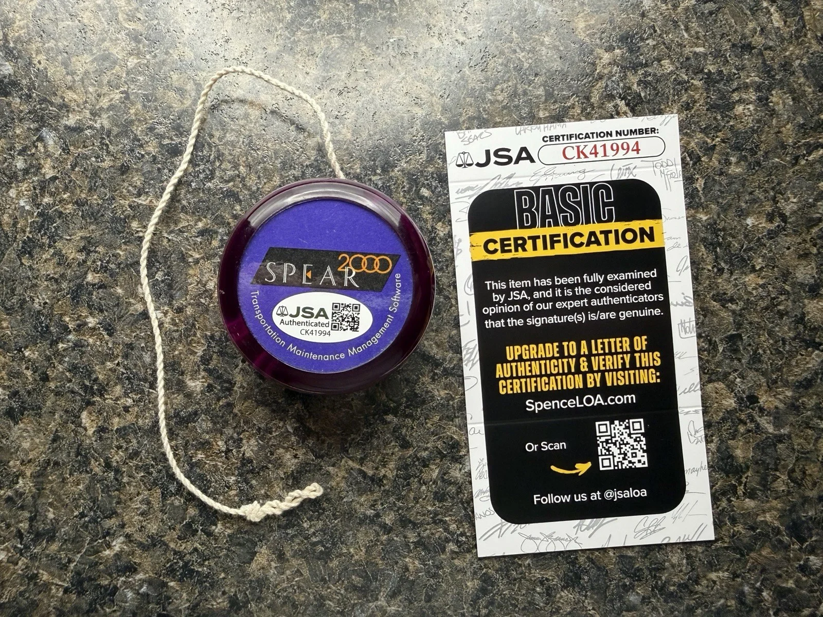 Tommy Smothers — Tommy Smothers Signed Yoyo JSA Certified Autograph Very Rare Auto, изображение 3