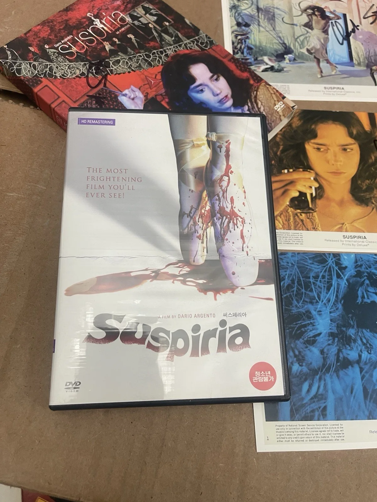 Claudio Simonetti Signed Suspiria DVD + 3 Autographed Lobby Cards Goblin, изображение 3