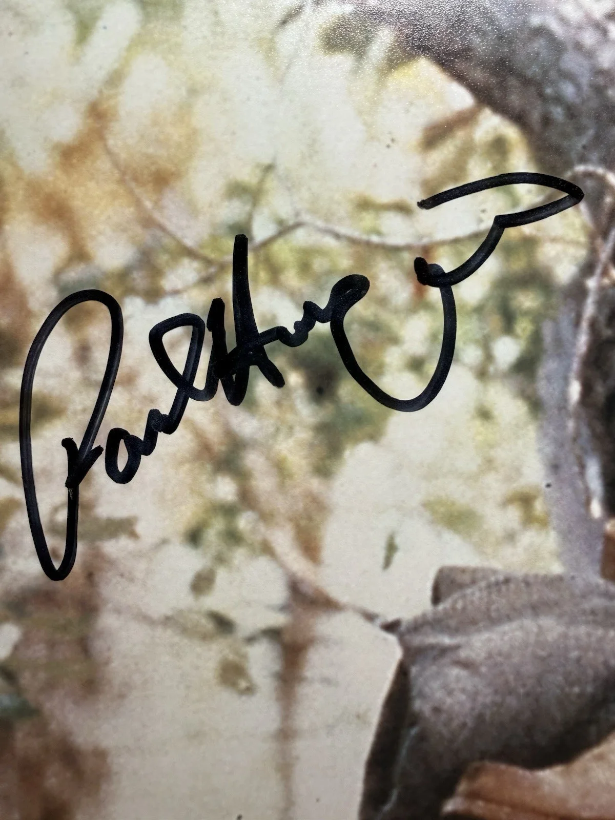 Paul Hogan — Paul Hogan Autograph Signed 11x14 Crocodile Dundee Photo with Beckett COA, image 2