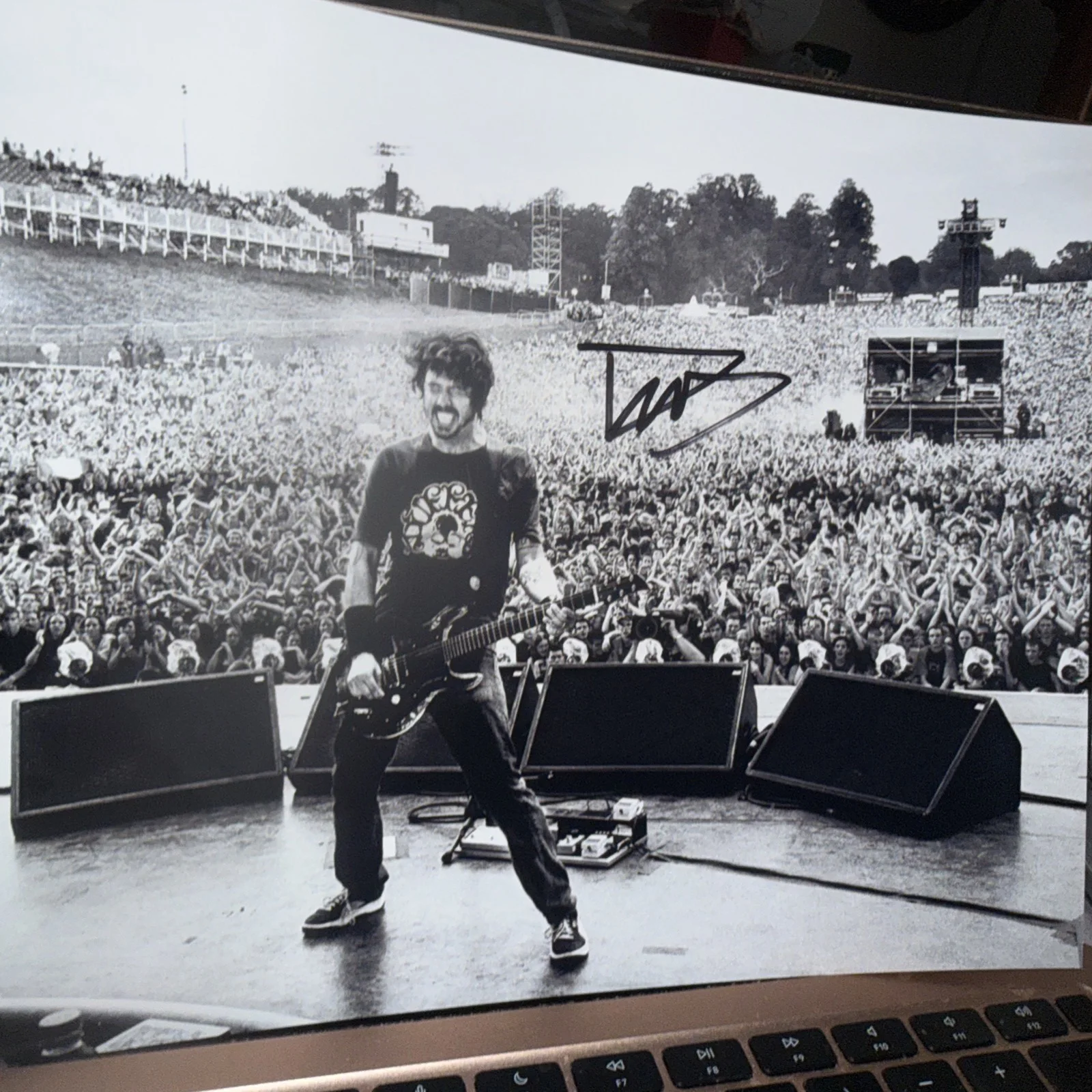 DAVE GROHL NIRVANA - Foo Fighters - SIGNED 8 x 10 AUTOGRAPHED COA, image 2
