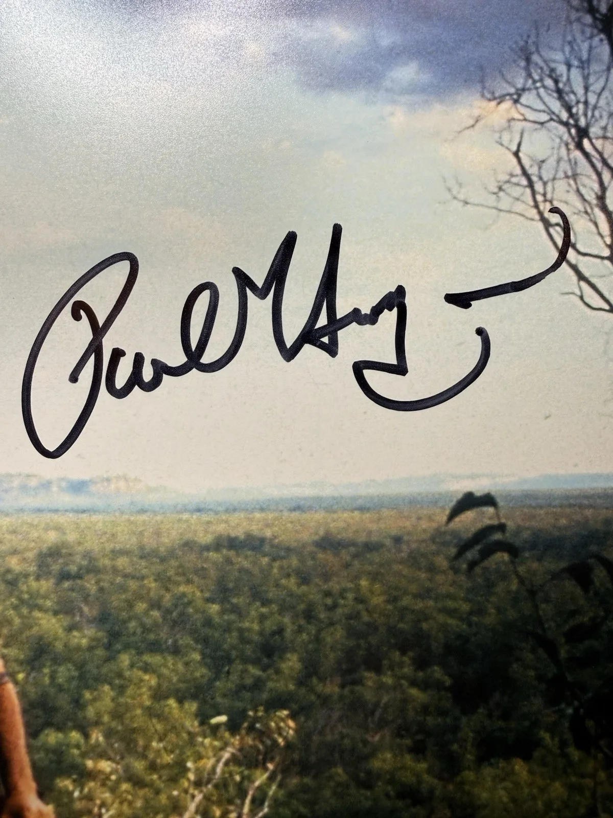 Paul Hogan — Paul Hogan Autograph Signed 11x14 Crocodile Dundee Photo with Beckett COA, изображение 2