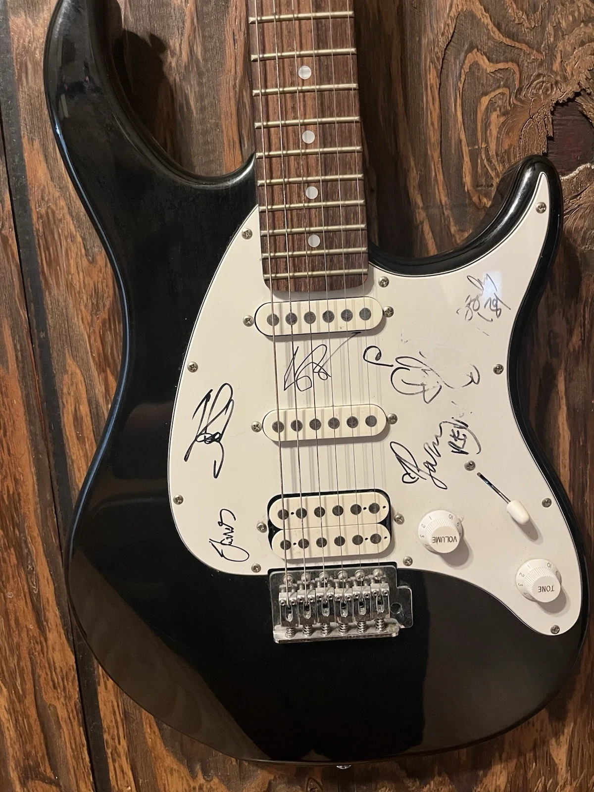 Flyleaf Signed Peavy Electric Guitar, image 2
