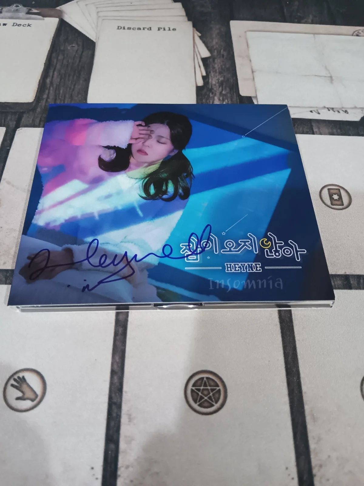 Heyne - Insomnia Signed Autographed CD Album Promo KPop 2018 Used good condition, image 2