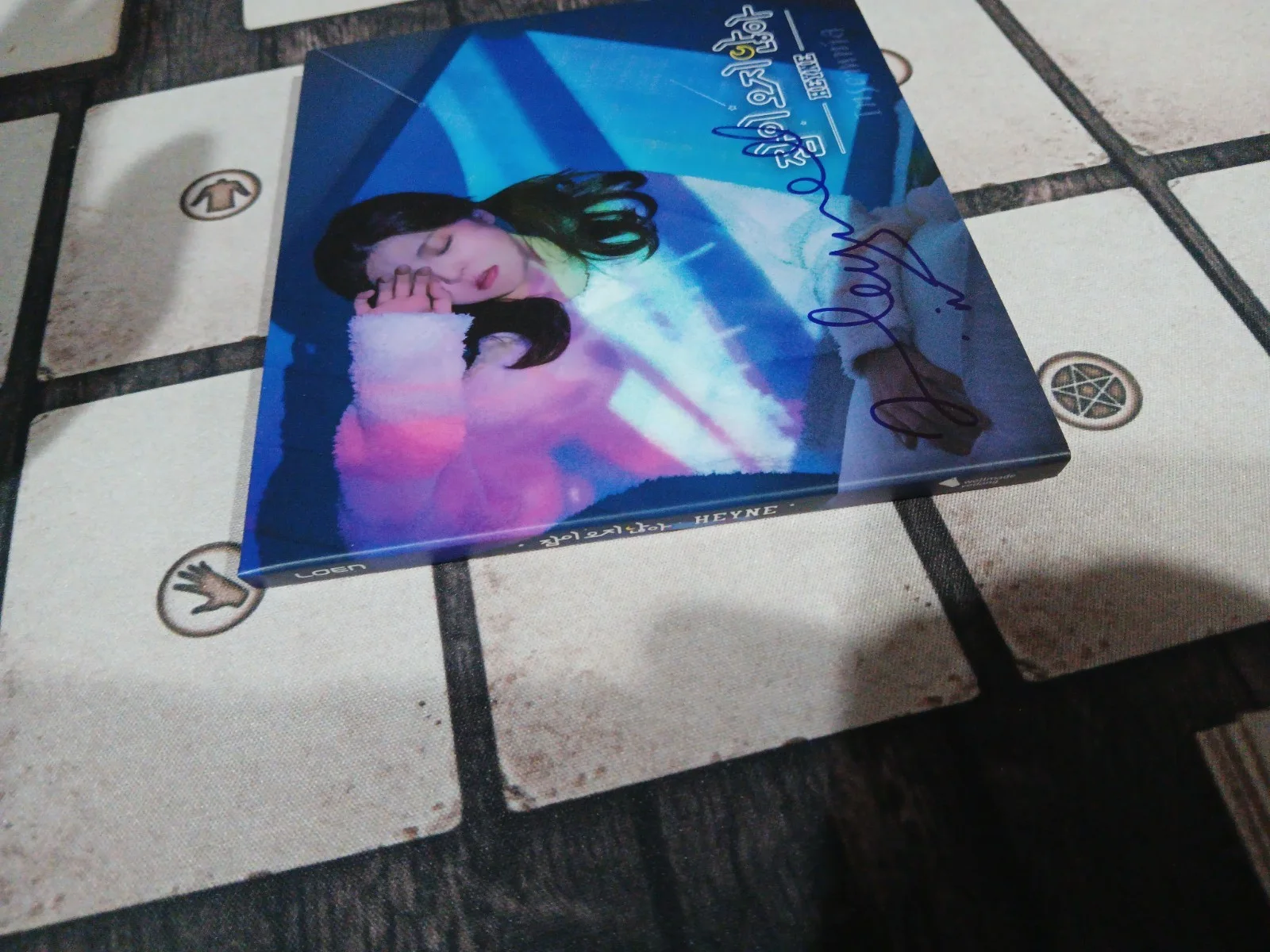 Heyne - Insomnia Signed Autographed CD Album Promo KPop 2018 Used good condition, image 5