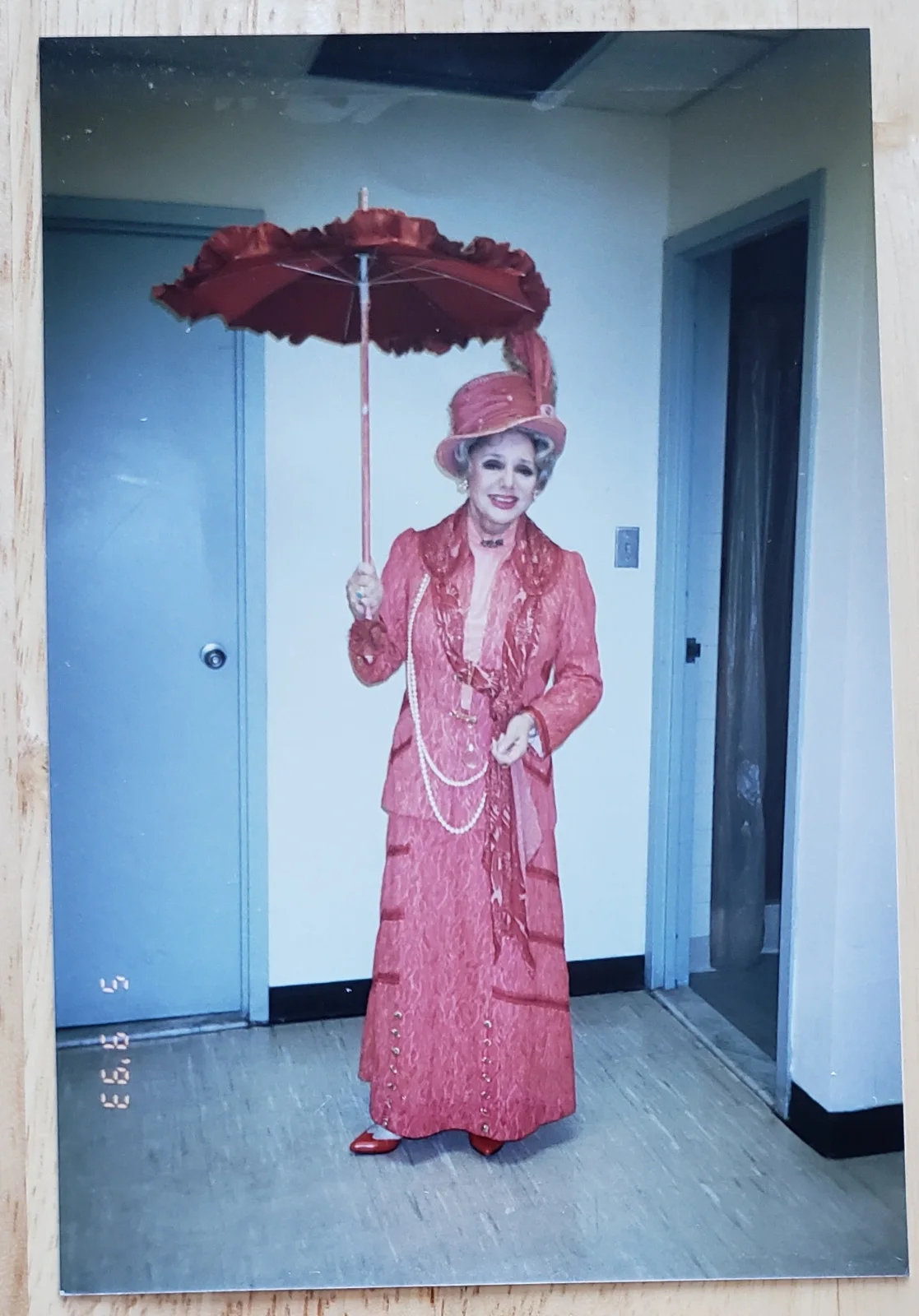 My Fair Lady 4x6 Color Photos Richard Chamberlain Dolores Sutton + Signed Check, изображение 5