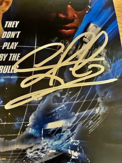 Dennis Rodman — Dennis Rodman Autograph Double Team 11x17 Movie Poster SCHWARTZ Detroit Pistons, изображение 2