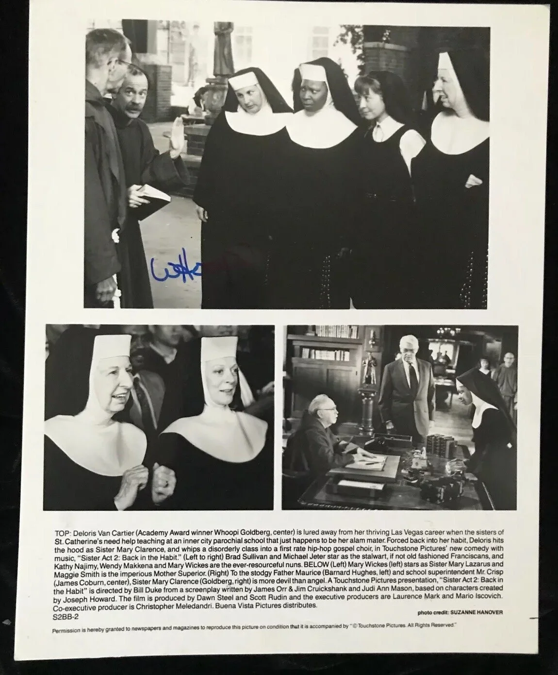 Whoopi Goldberg — Whoopi Goldberg signed Sister Act B&W 8X10 Still Photo