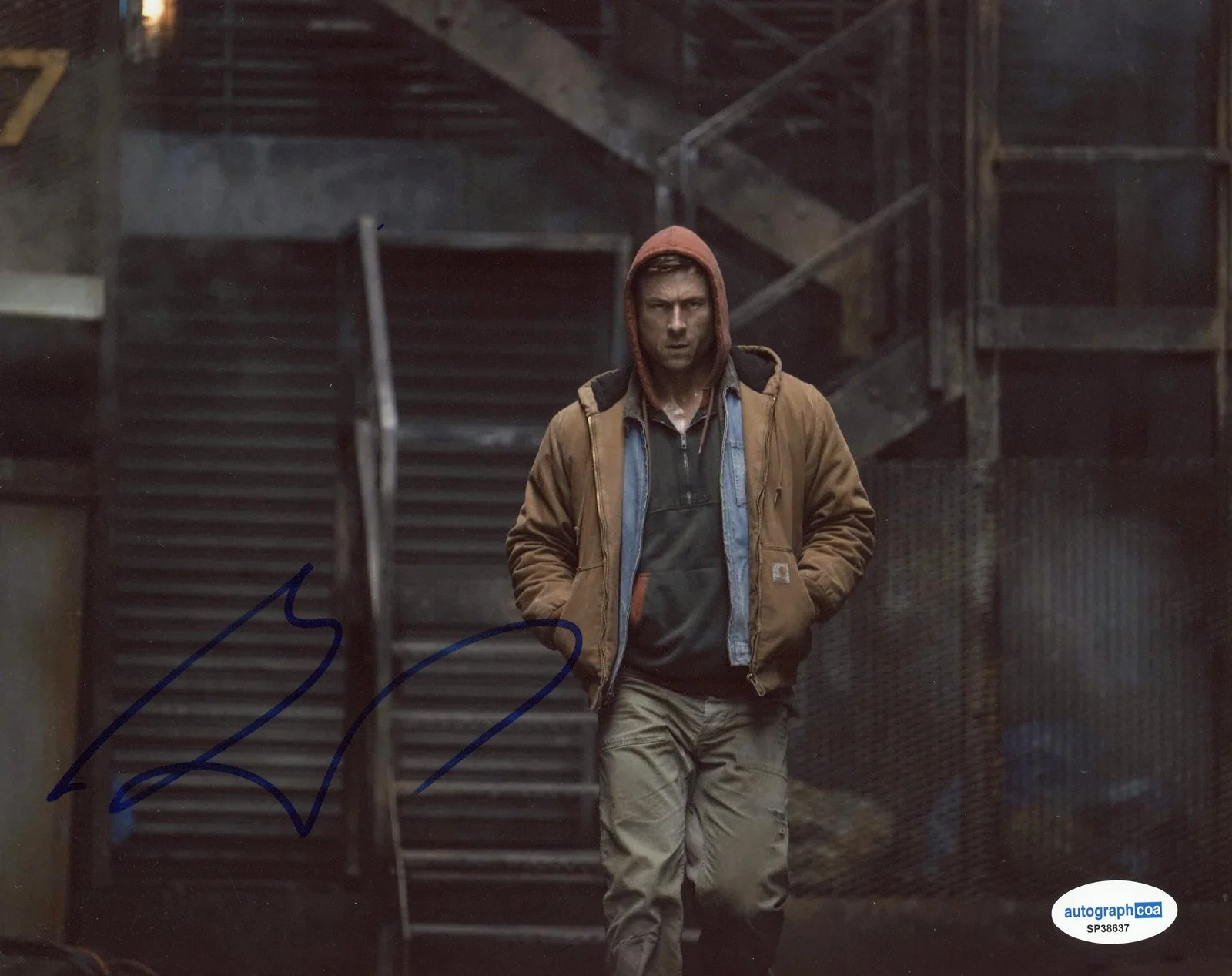 Glen Powell — Glen Powell "The Running Man" AUTOGRAPH Signed 'Ben Richards' 8x10 Photo B ACOA, image 2